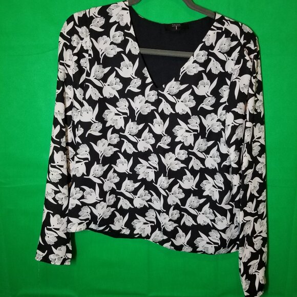 Tahari Womans Size M Black Floral Long Sleeve V-Neck Blouse Office Wedding - Picture 1 of 4